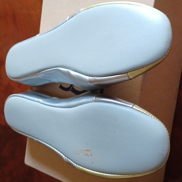 Women's Shoes - Picture 4 of 4